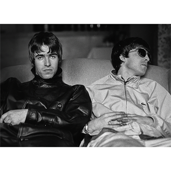 世界6000枚限定！！00年 Kate Moss Levi's 額付 ポスター ケイトモス kate moss ポスター 2枚セット kaws カウズ - メルカリ