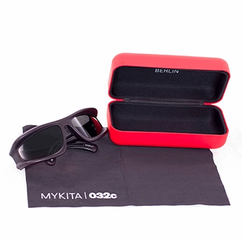 オントレンドでありながら、個性も感じるフレームがスタイリングを