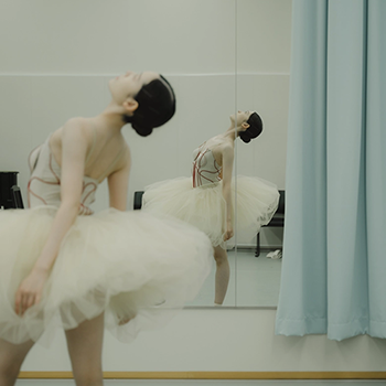 バレエ衣装★(金×白) 684a59bf05541.webp