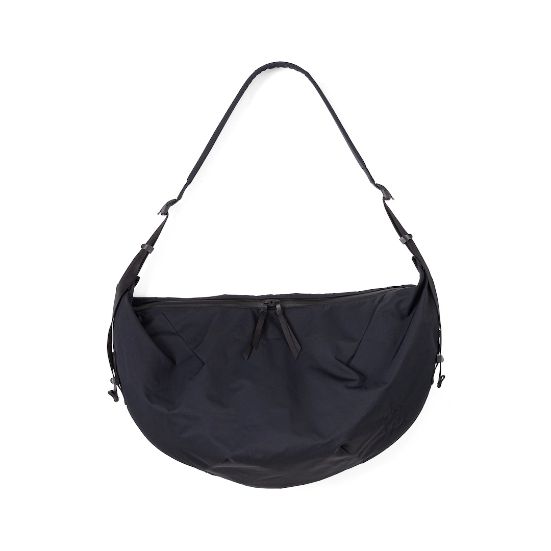 BLANKOFとGraphpaperがコラボレーション、三日月の造形を