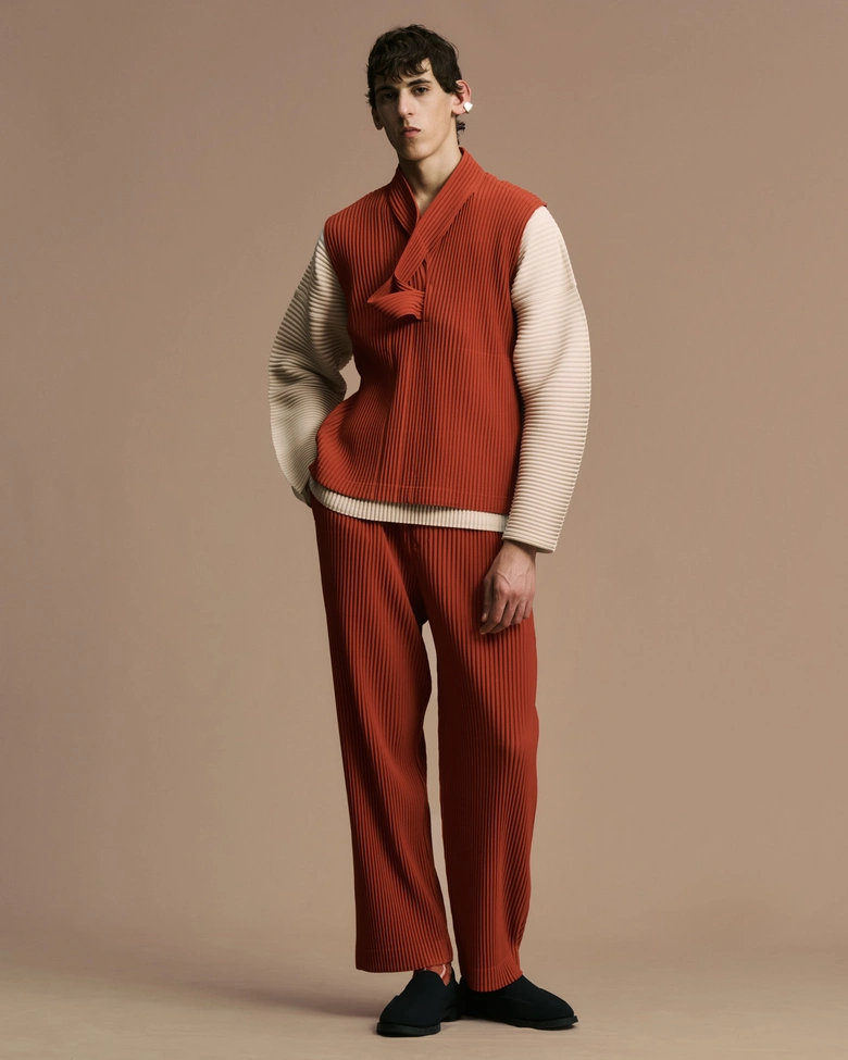 【月さま専用】HOMME PLISSÉ ISSEY MIYAKE 変形ベスト HOMME PLISSÉ ISSEY MIYAKE AUTUMN WINTER 2021/22 コレクション