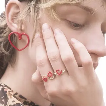 Bea Bongiascaの新作コレクション「Bea Loves Hearts」、9/16（火