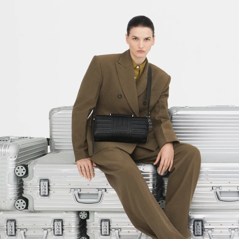 【新品】レザータグ付きRIMOWA リモワ インナーバッグ PCバッグ 新品】レザータグ付きRIMOWA リモワ インナーバッグ PCバッグ