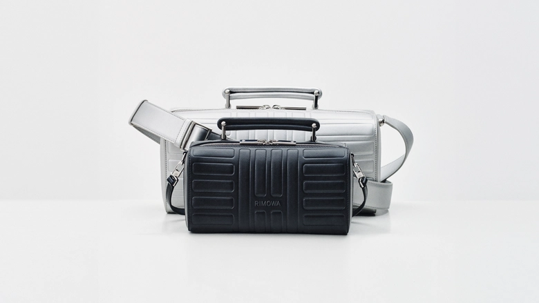 【新品】レザータグ付きRIMOWA リモワ インナーバッグ PCバッグ リモワ】ブランドのデザインアイコンであるグルーヴを再解釈した