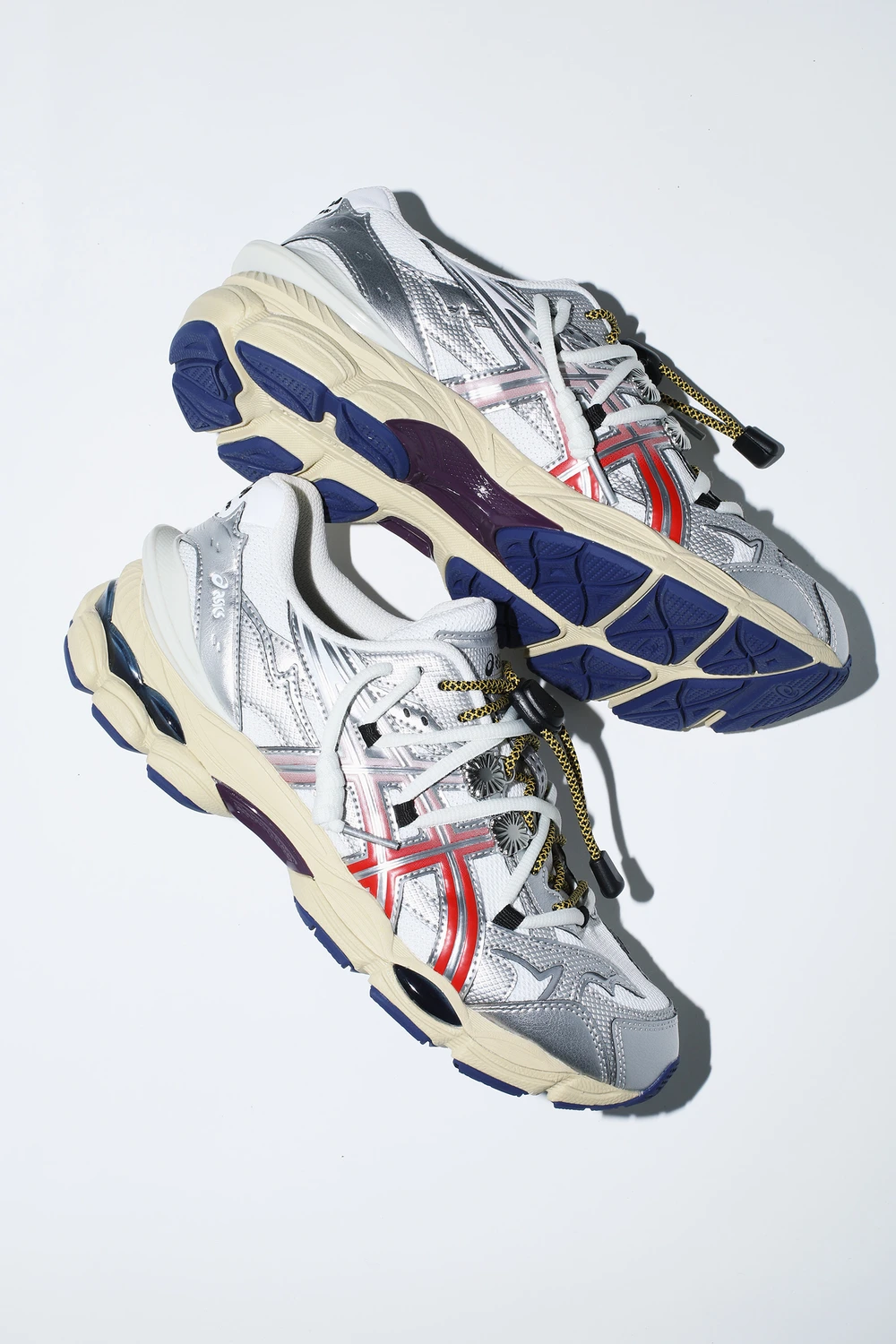TOGA × Asics Gel-Cumulus 16 TG シルバー TOGA x GEL-CUMULUS 16 TG | Unisex | White/Red Pure Silver
