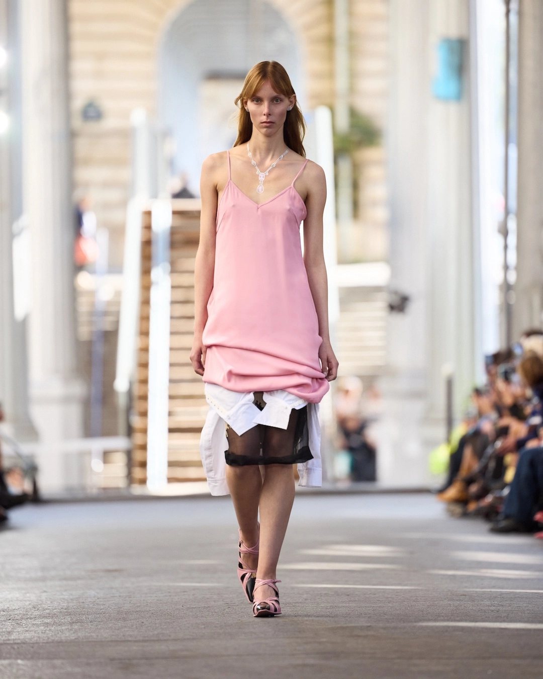 Julie Kegels 2026年春夏コレクション、日常を走り抜ける女性へ Julie Kegels 2026年春夏コレクション、日常を走り抜ける女性へ