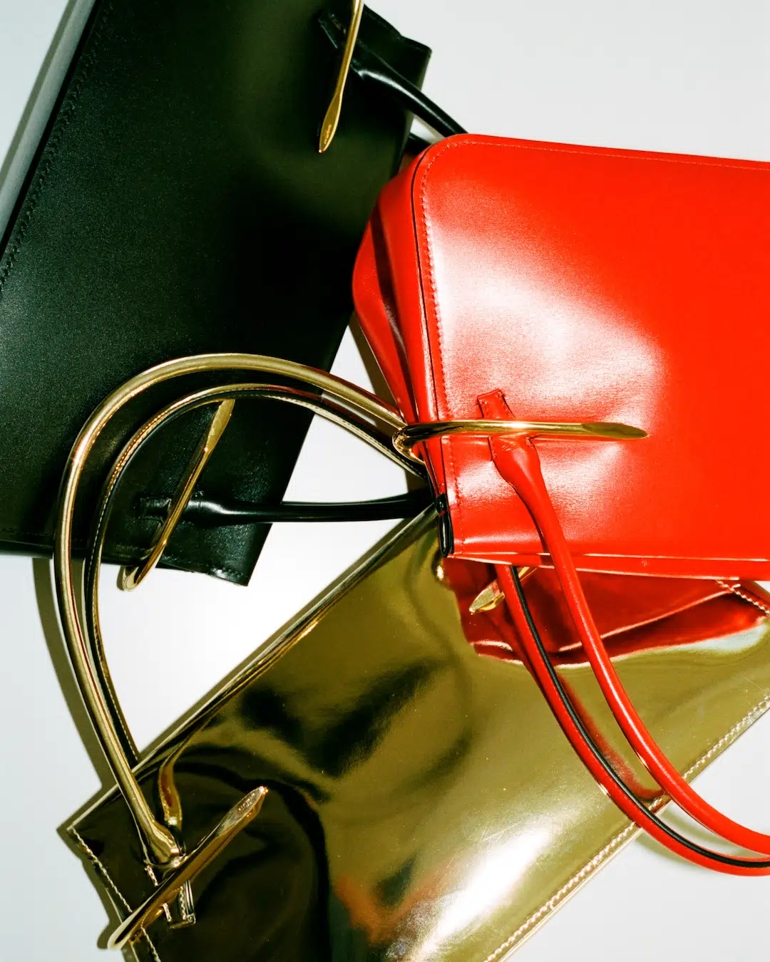 GIVENCHYの新作バッグ「ピンチ」、手仕事からインスピレーションを得た