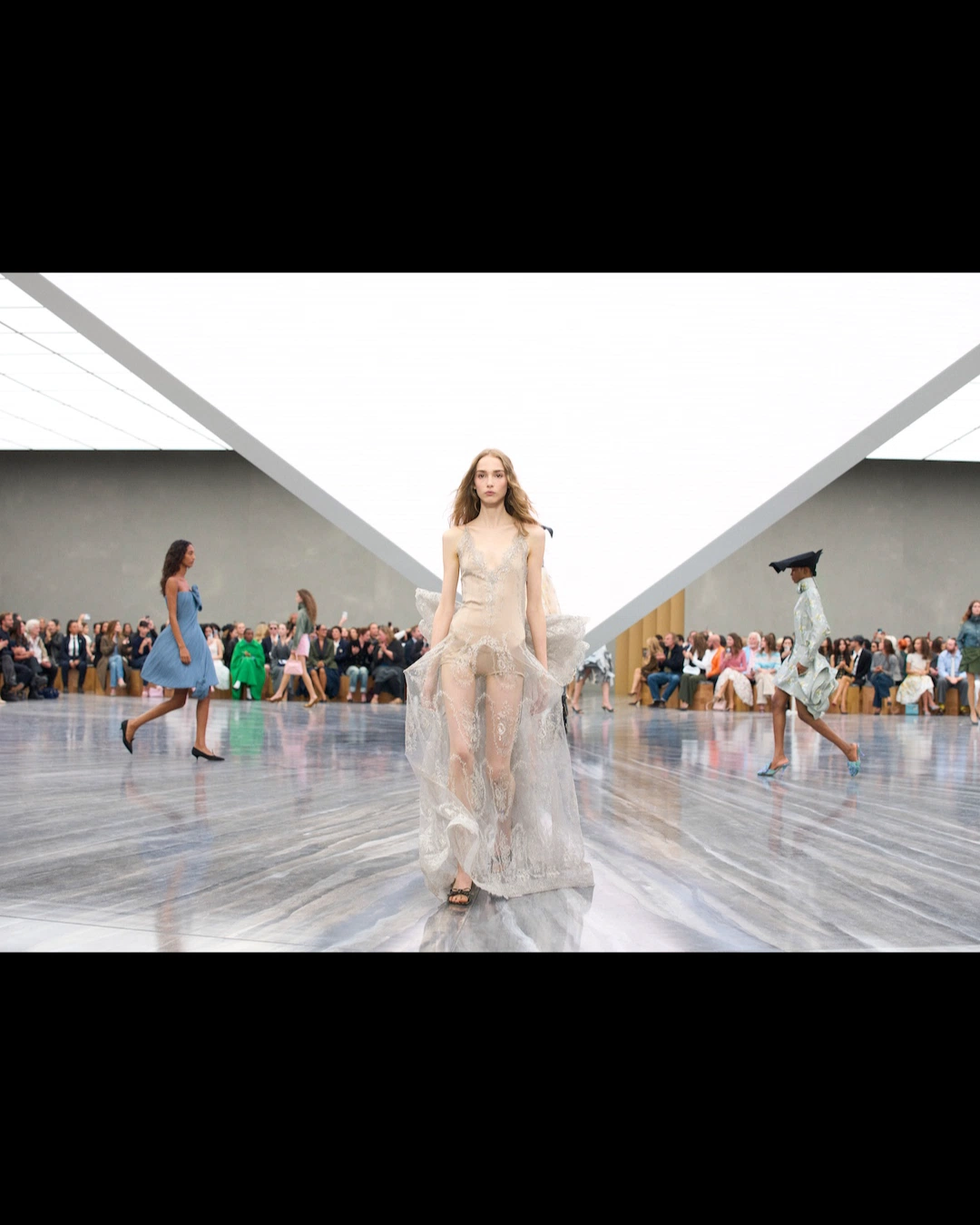 Dior 2026年春夏コレクション、ジョナサン・アンダーソンが紡ぐ