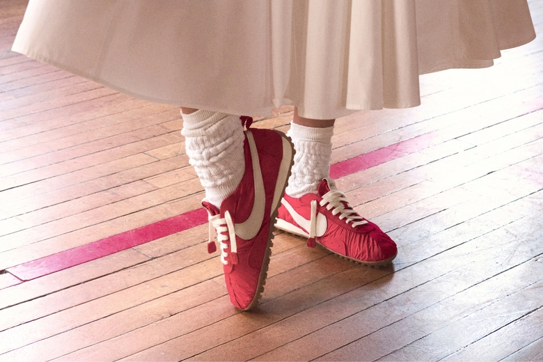 JACQUEMUS NIKE コラボ スニーカー レッド 日本国内での発売決定！ジャックムス＆ナイキが新作「Moon Shoe