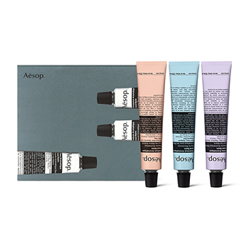 Aesopがホリデーシーズンギフトにミニハンドバームトリオを発売 │ QUI