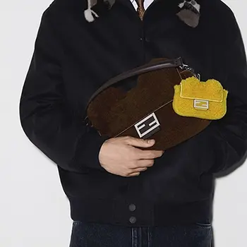 FENDI Bag de Jours バゲットチャーム付き FENDI Bag de Jours バゲットチャーム付き