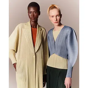 定価以下PLEATSPLEASE ISSEY MIYAKE BEIGE KNIT 定価以下PLEATSPLEASE ISSEY MIYAKE BEIGE KNIT - メルカリ