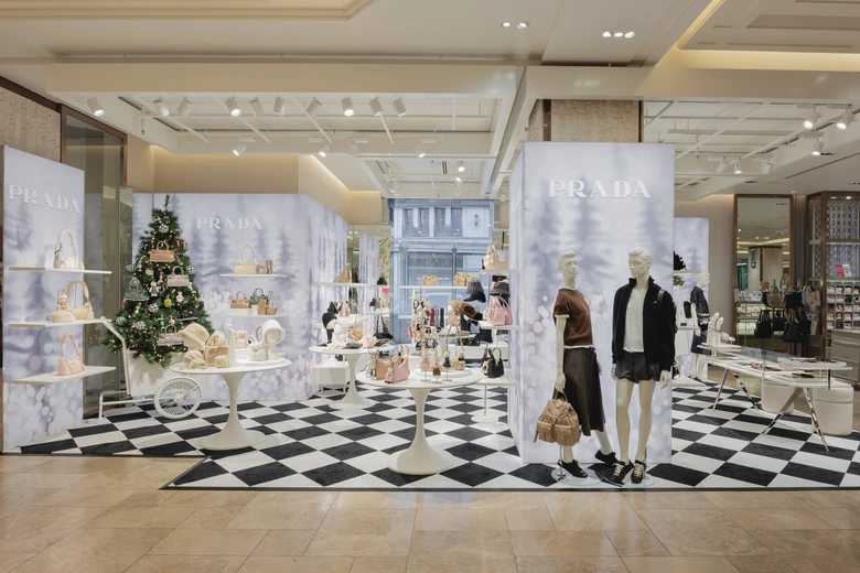 PRADAが銀座三越で「A Winter's Tale」ポップアップストアを開催中