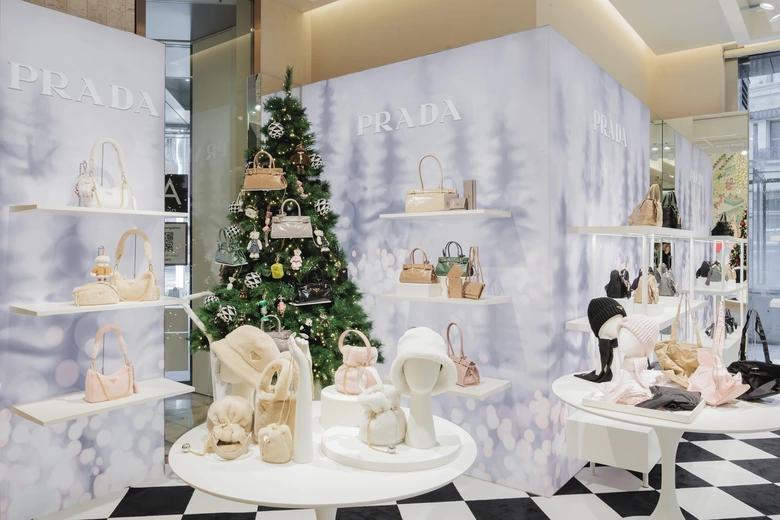 PRADAが銀座三越で「A Winter's Tale」ポップアップストアを開催中