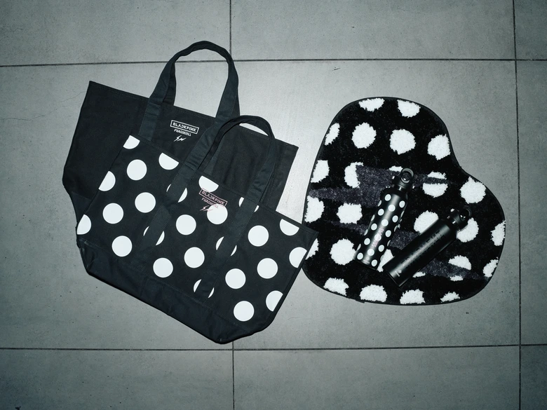 BLACKPINK×FRGMTのスペシャルコレクションが1/8(木)に発売、日本公演を