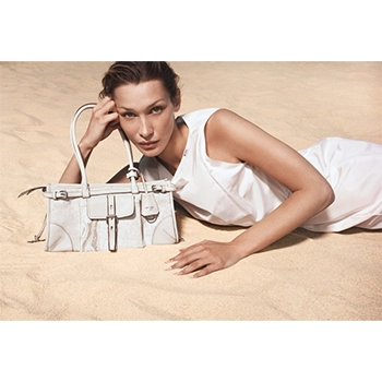 PRADA 専用出品　　　　　最終値下げ‼️ PRADAが都市に浮かぶビーチを描く、2026年「Days of Summer」広告