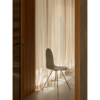 FRITZ HANSENの「Tongue Chair」が復刻、日本限定で発売 │ QUI