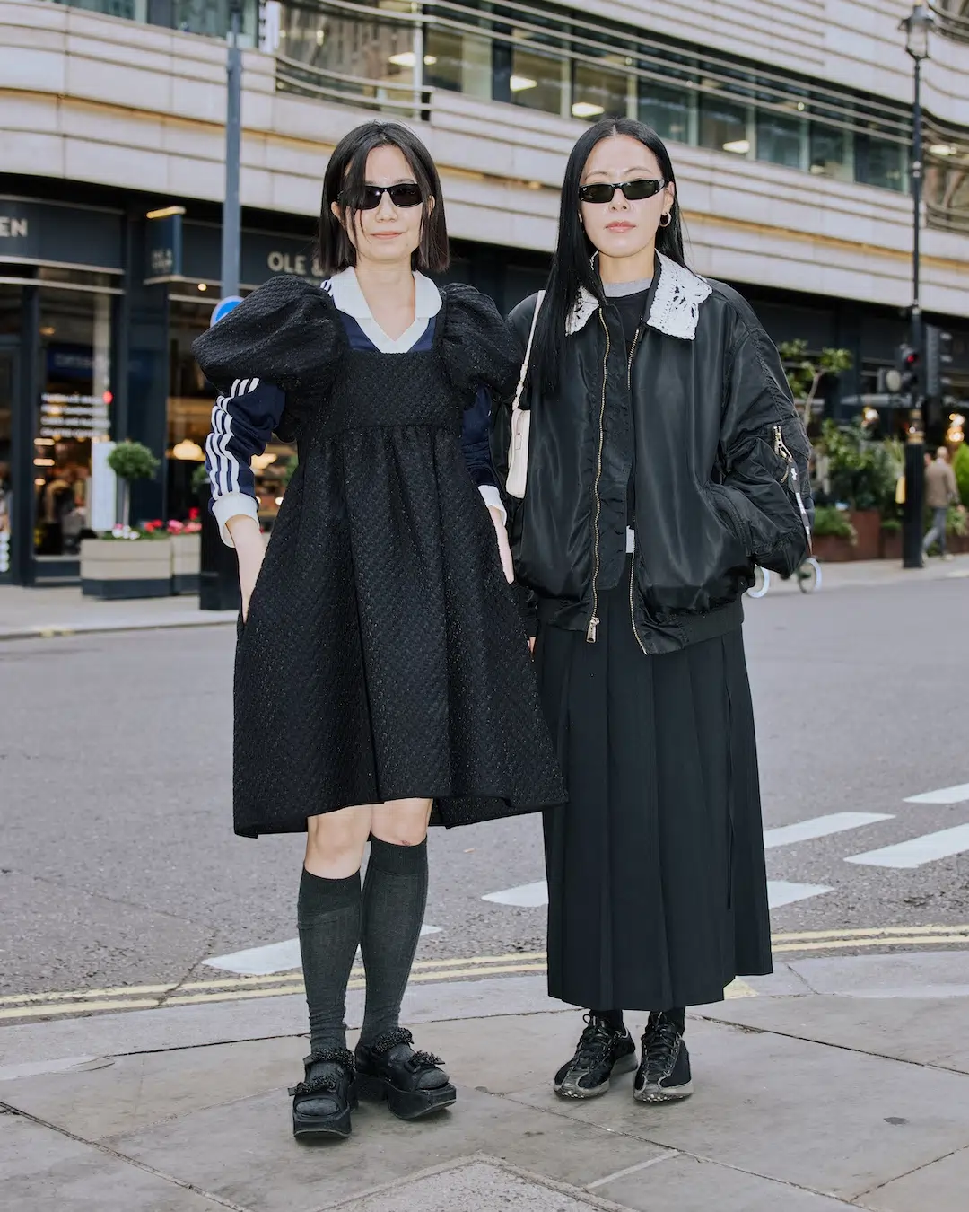 Gaeul OhとGahyunのストリートスナップ